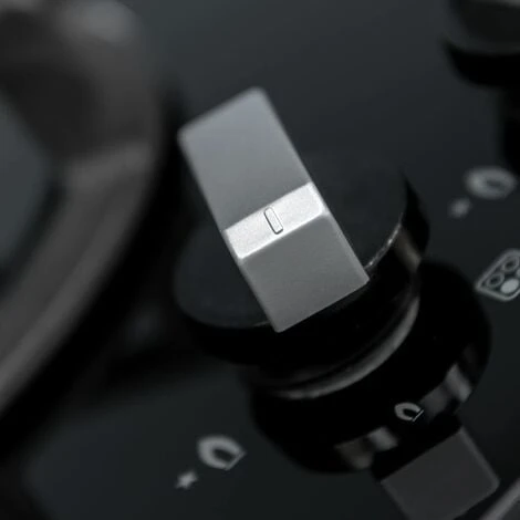 SIA R7 60cm Black 4 Burner Gas On Glass Kitchen Hob With Cast Iron Pan Stands 3 SIA R7 60cm Black 4 Burner Gas On Glass Kitchen Hob With Cast Iron Pan Stands - Image 3